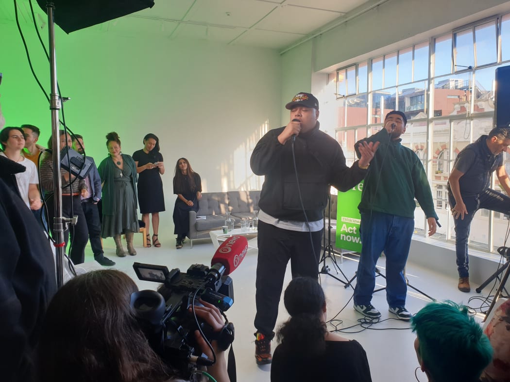 Church and AP perform at a Green Party rally in Auckland.