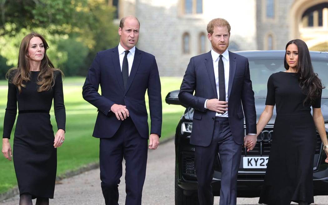 (L-R) Britain's Catherine, Princess of Wales, Britain's Prince William, Prince of Wales, Britain's Prince Harry, Duke of Sussex, and Meghan, Duchess of Sussex on the long Walk at Windsor Castle on September 10, 2022, before meeting well-wishers. - King Charles III pledged to follow his mother's example of "lifelong service" in his inaugural address to Britain and the Commonwealth on Friday, after ascending to the throne following the death of Queen Elizabeth II on September 8. (Photo by Chris Jackson / POOL / AFP)