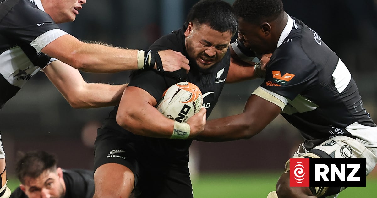 All Blacks bring in fresh legs for third test against the Springboks