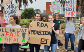 Emergency department doctor Tessa Ramsden (right) picketing outside Wellington Regional Hospital on 29 January, with Hutt Hospital doctor Hannah Thompson.