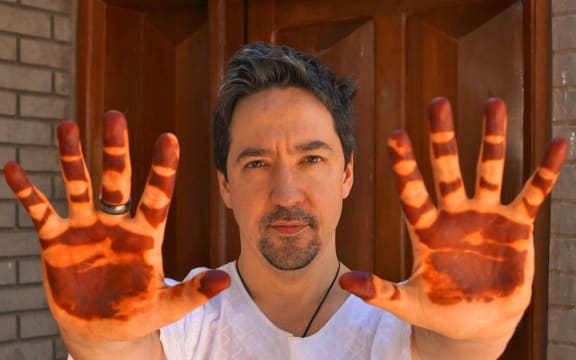 Jon Toogood - Henna hands