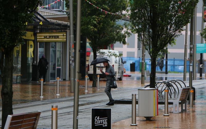 Christchurch cans NYE party while others go ahead despite wet weather | RNZ
