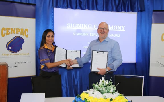 Cenpac Chair Zikki Eoe and Director for Commercial Sales SpaceX Andrew Matlock, signing agreement officially establishing Starlink services in Nauru. 19 august 2024