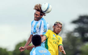 Hienghene Sport's Cedrick Sansot wins the header from AS Tefana's Tehauarii Holozet.