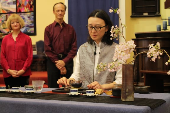 A traditional tea ceremony opens the concert