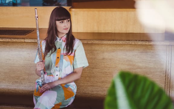 Portrait of flute player Hannah Darroch