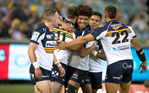 Brumbies players celebrate a Mack Hansen try.
Brumbies v Waratahs Super Rugby AU round 2 match at GIO Stadium, Canberra on 27th February 2021.