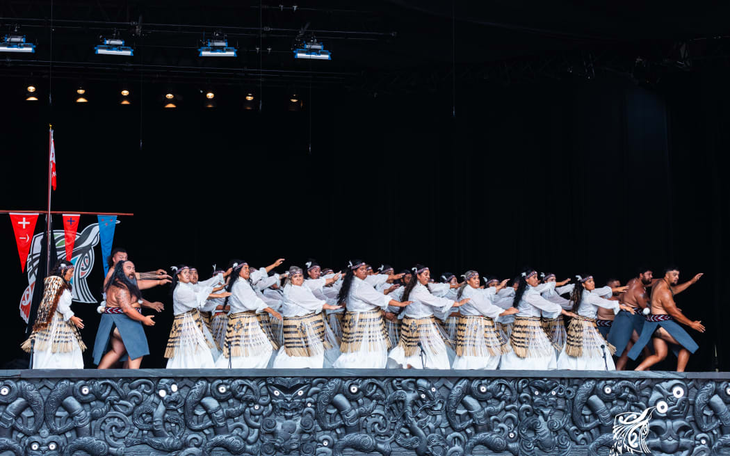 Nga Purapura o Te Tai'auāuru performing