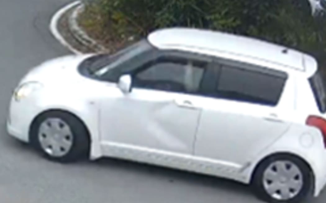 A white 2005 Suzuki Swift.