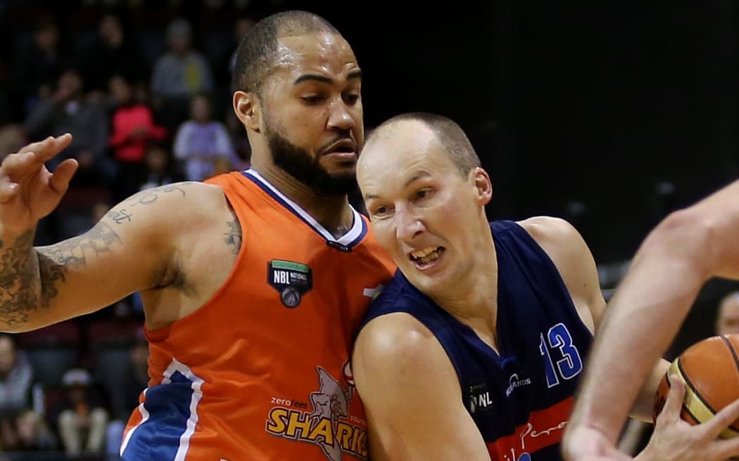 Phil Jones of the Giants drives passed Kevin Braswell of the Sharks during the NBL basketball match at Invercargill, June 13, 2015.
