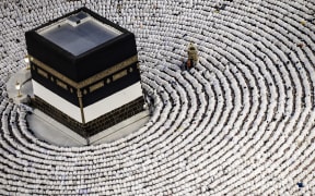 Muslim worshippers pray around the Kaaba, Islam's holiest shrine, at the Grand Mosque in Saudi Arabia's holy city of Mecca on June 13, 2024, ahead of the annual Hajj pilgrimage. After travelling from all parts of the globe to Islam’s holiest city, the pilgrims will first perform the “tawaf” – walking seven times around the Kaaba, the giant black cube that Muslims worldwide pray towards every day. (Photo by FADEL SENNA / AFP)