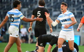 2020 Investec Tri Nations Rugby. New Zealand All Blacks v Los Pumas of Argentina at Bankwest Stadium, Sydney. Argentina's Santiago Carreras and Juan Imhoff celebrate a penalty by referee Angus Gardner. Photo: Photo: Stuart Walmsley / www.photosport.nz