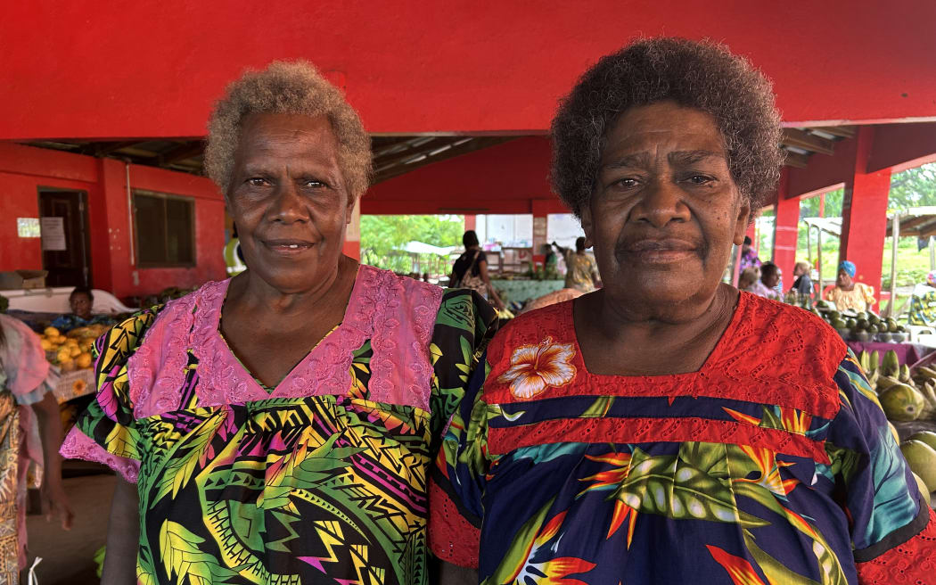For two older mamas, Susan Esau (63) and Elsie Solo (72), selling their produce daily earns them up to 20,000 vatu (US$165.48) a week.