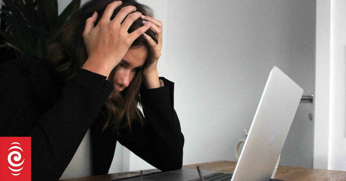 It’s ok for people to cry at work. Here’s how you can respond | RNZ