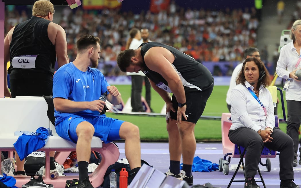 Tom Walsh from New Zealand injured himself in the men's shot put final at the 2024 Paris Olympics.