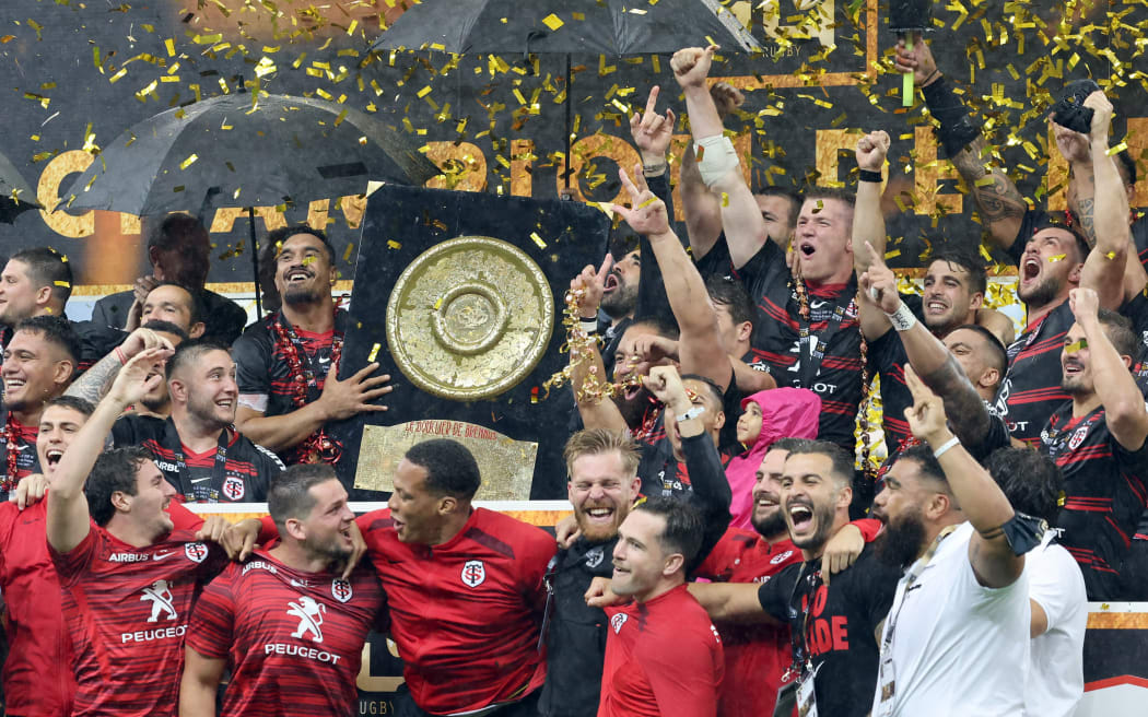 Toulouse's players (including Jerome Kaino) celebrate with the trophy at the end of the French Top 14 rugby union championship final match between Toulouse and La Rochelle at the Stade de France in Saint-Denis, outside Paris, on June 25, 2021.