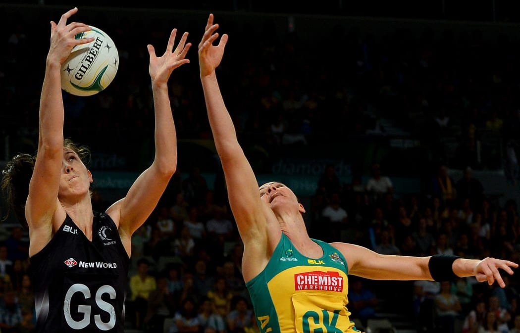 Bailey Mes out jumps her Australian opponent on the way to a 50-47 victory.