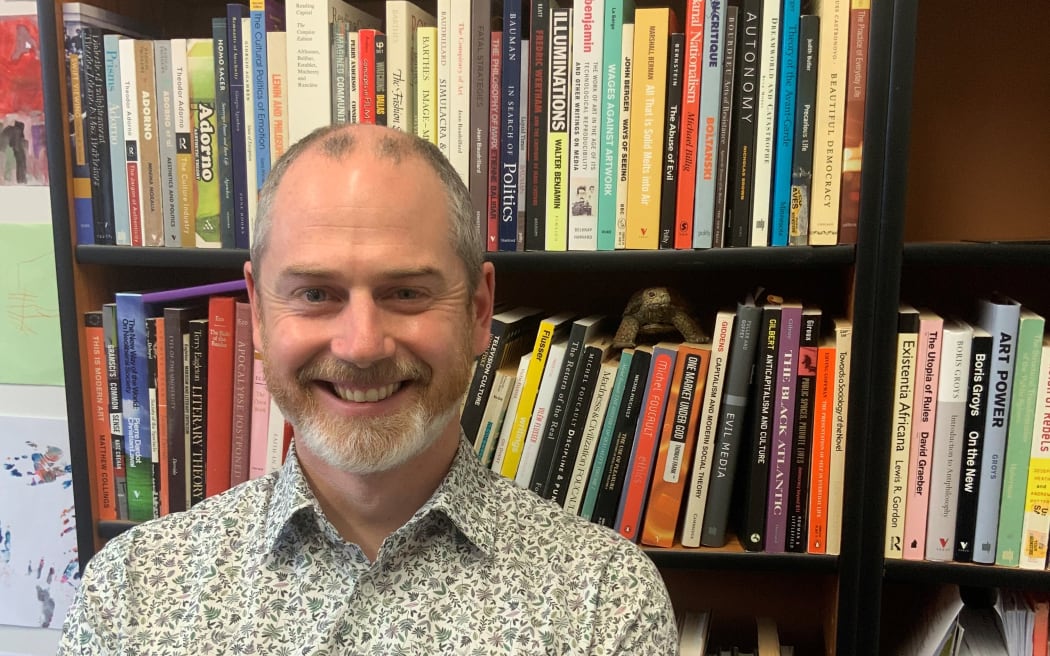 Dr Nick Holm