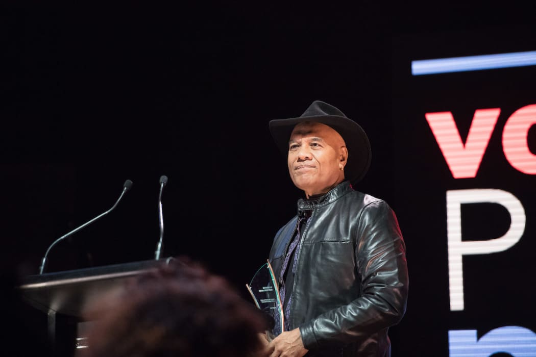 Opetaia Foa'i accepting his Special Recognition Award for Outstanding Achievement.