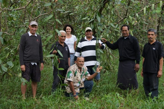 Jennifer and John of Heilala Vanilla with their team at their plantation in Tonga.