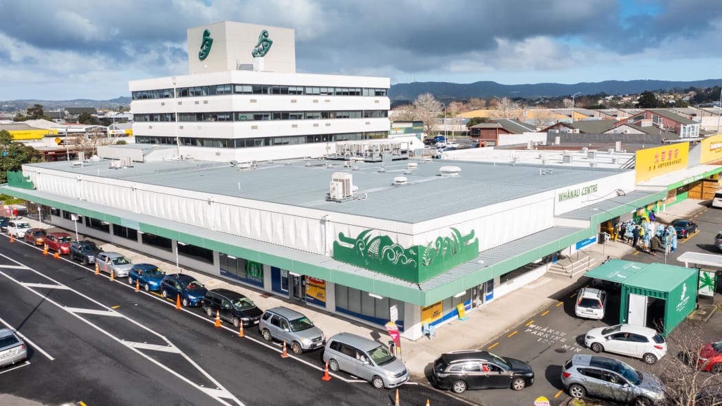 Queue at  Covid-19 testing centre in Auckland on 15 February 2022.