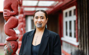 Te Arikinui Kuini Nga wai hono i te po
