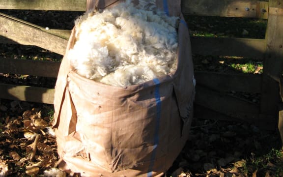 Fadge of wool