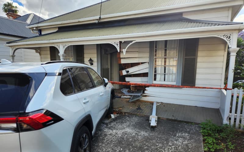 Person in hospital as car ploughs into Auckland villa | RNZ