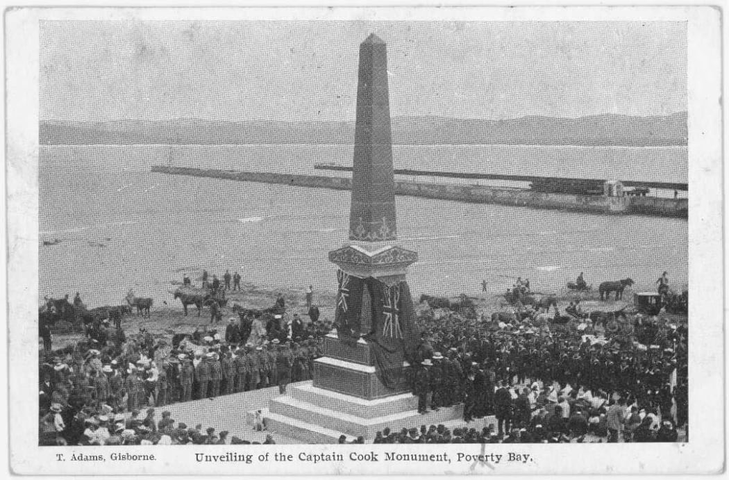 A postcard of the 1906 unveiling of the Captain Cook monument, Kaiti, Gisborne