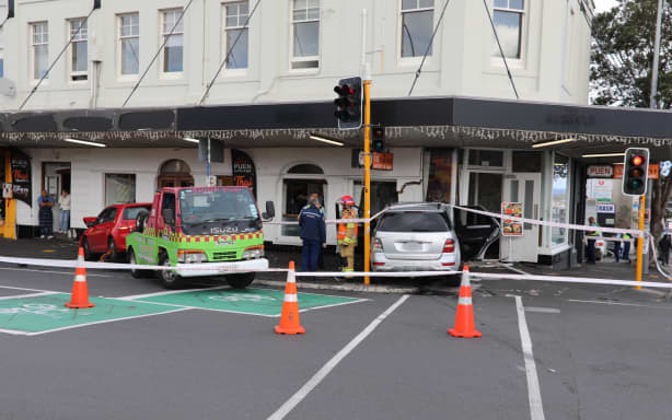 Car smashes into central Auckland building, causes extensive damage | RNZ