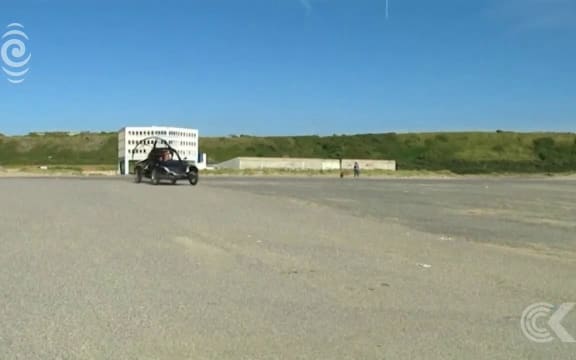 French pilot to cross English channel in flying car