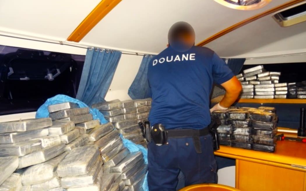 500 kg of drugs seized from a foreign ship in Tahiti - Photo credit: TNTV