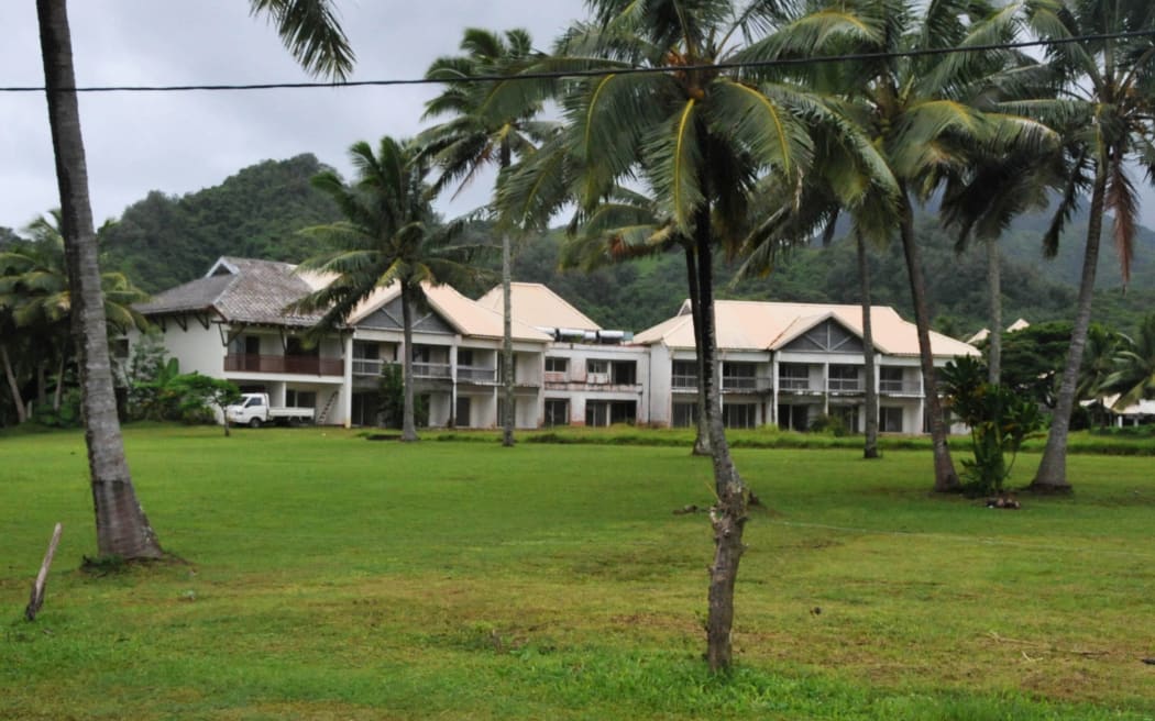The Sheraton Hotel in the Cook Islands has been abandoned for decades and is now used for laser tag. (Laser tag since Sep 2015), photo taken 2011.