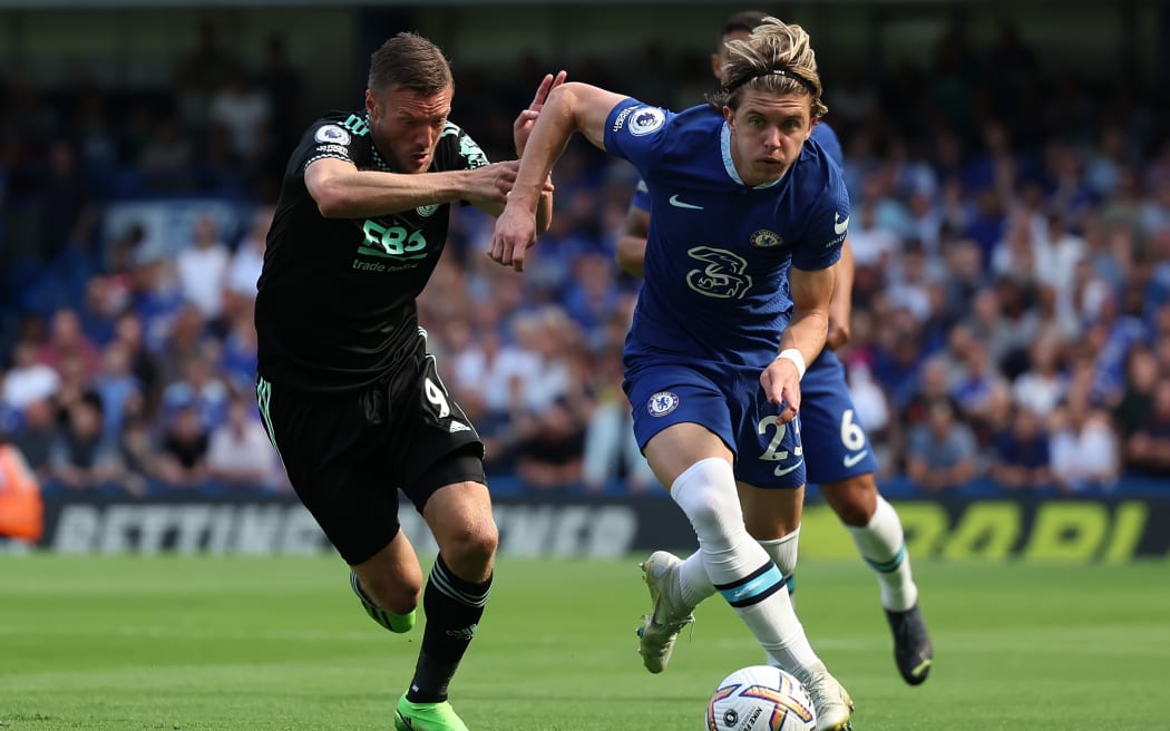 Conor Gallagher (R) of Chelsea takes on Jamie Vardy of Leicester City.