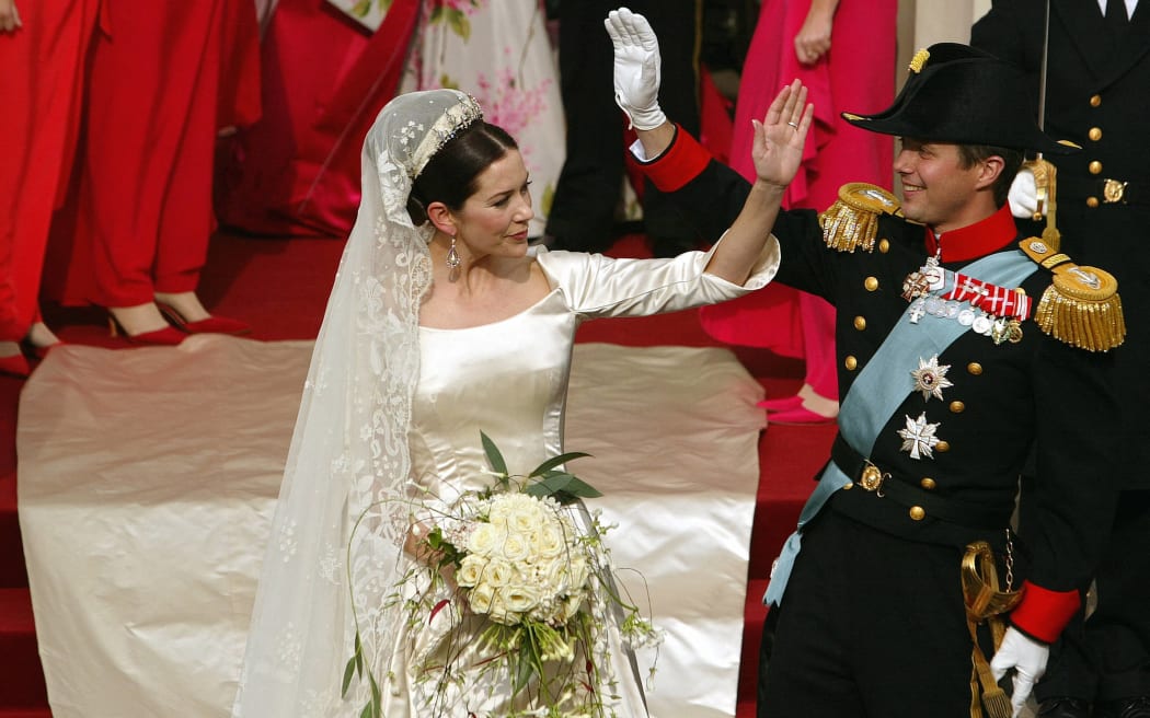 Just married Crown Princess Mary Elisabeth Donaldson and Crown Prince Frederik of Denmark wave to wellwishers outside the Copenhagen Cathedral after their wedding, 14 May 2004. (Photo by SVEN NACKSTRAND / AFP)