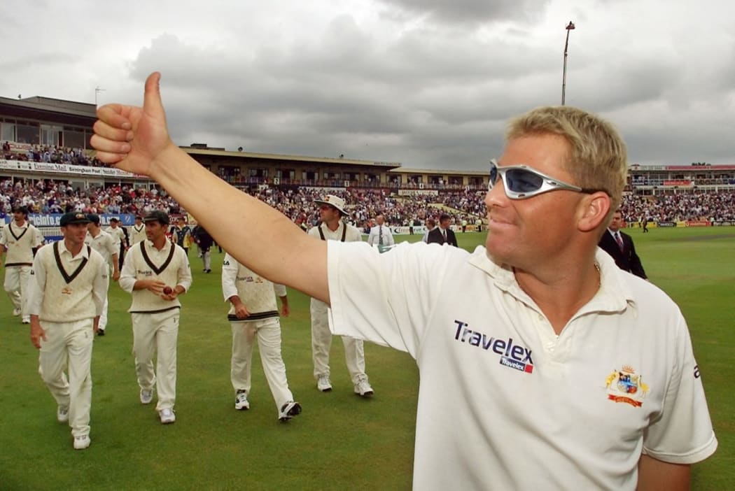 Australian spinner Shane Warne gives the thumbs up to the crowd as he and his teammates do a lap of honour after Australia defeated England in the first Ashes Test Match played at Edgbaston in Birmingham 08 July 2001.