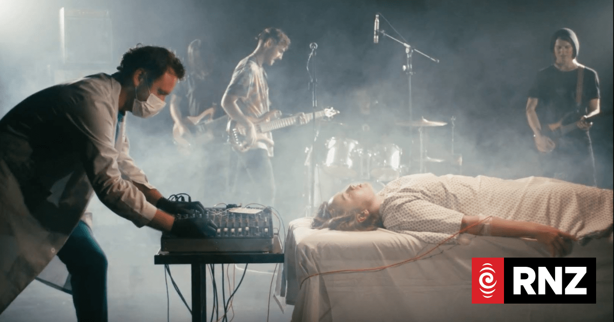 Pale Lady perform live | RNZ