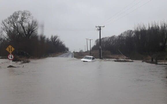Huruni District Council says the approach to Medbury Road Bridge has flooded, and is not suitable for cars.