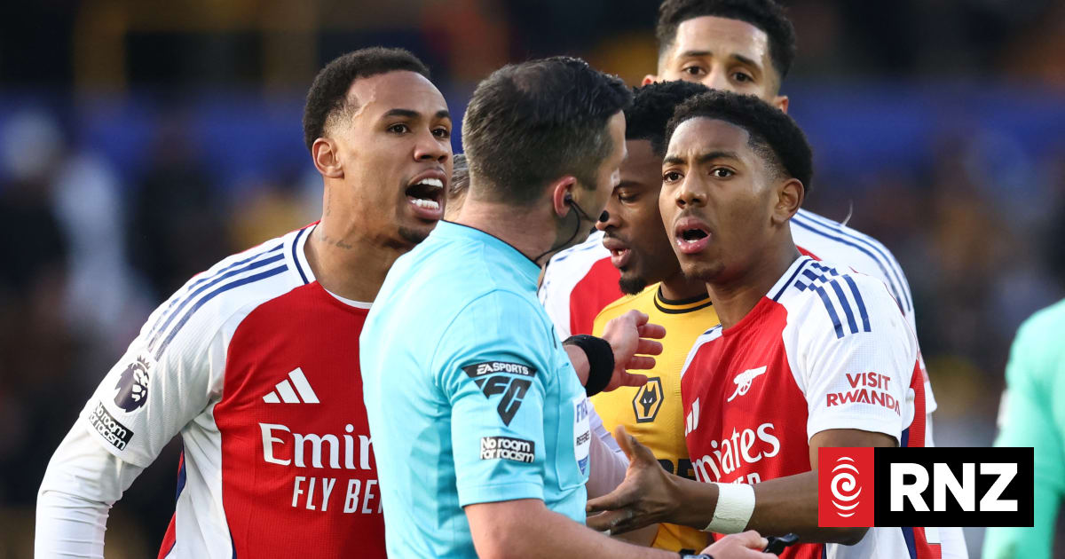 Red card leaves Arsenal boss Arteta 'fuming' and TV pundits baffled | RNZ