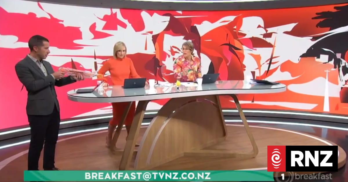Midweek Mediawatch - Breakfast gets cooked | RNZ