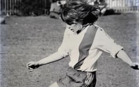 Wendy Sharpe playing for Auckland women.