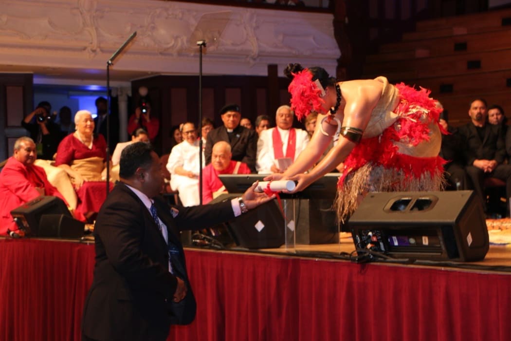 The New Zealand government's written apology is given to Sai Lealea a Fijian community leader