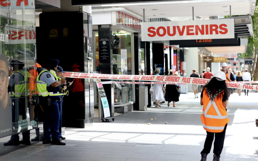 The area on Queen St cordoned off.