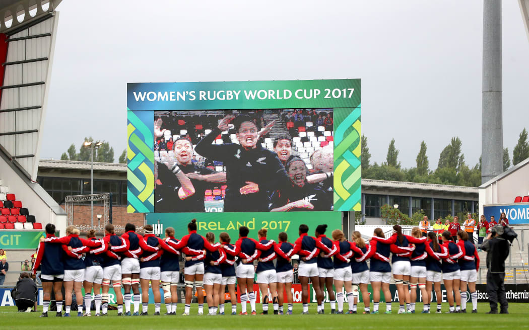 Team USA watching the Black Ferns haka at the 2017 WRWC semi-final