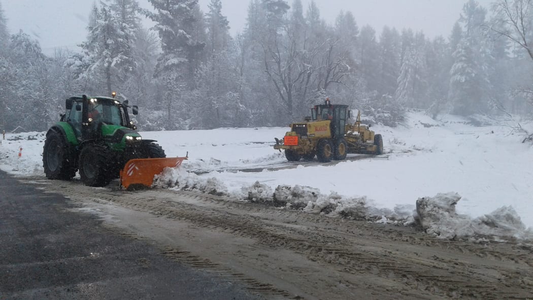 Work under way to clear the inland road between Waiau and Mt Lyford.