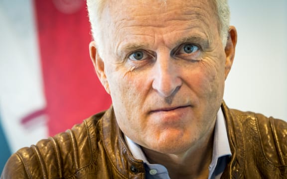 Dutch crime reporter Peter R de Vries, who was shot and seriously wounded in central Amsterdam, died nine days later of his wounds.