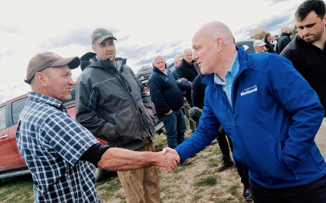 Christopher Luxon meets with farmers in Kirwee.