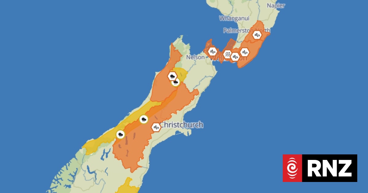 South and lower North Island in for a weekend of strong winds and rain