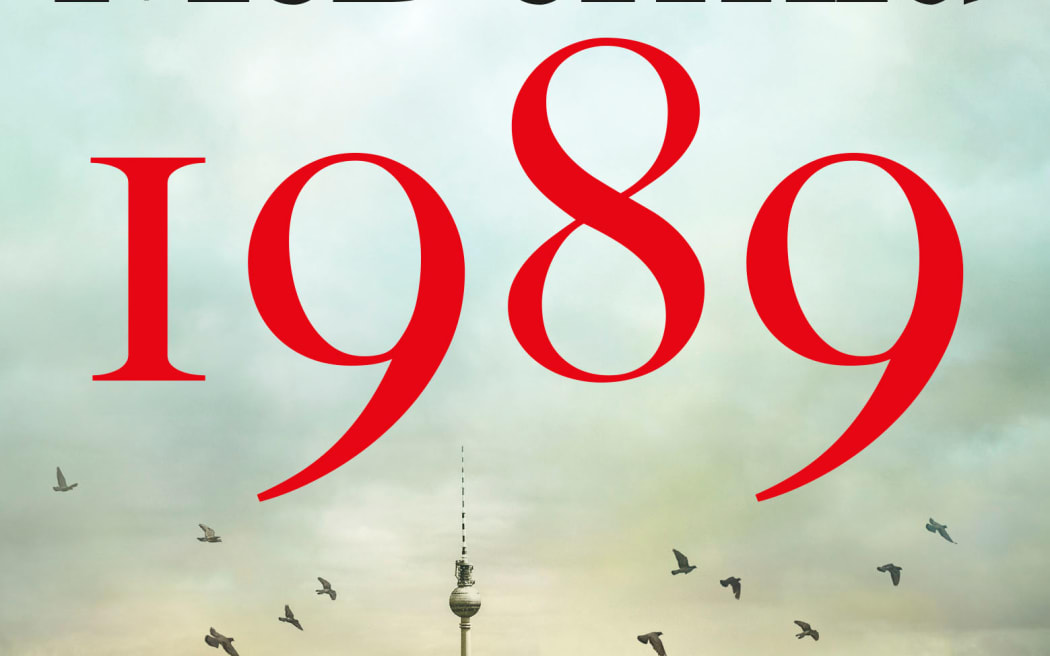 cover of the book "1989" by Val McDermid
