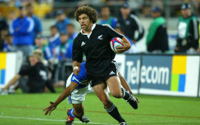 06 February 2004, Westpac Stadium, Wellington, IRB New Zealand Sevens.
New Zealand vs Samoa
New Zealand's captain Matua Parkinson gets tackled by Samoa's David Lemi during New Zealand's 21-7 win over Samoa on Friday.
Please Credit: Marty Melville/Photosport